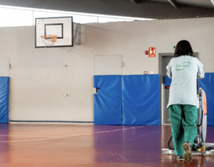 Tot-Net refuerza la limpieza profesional en centros deportivos ante la llegada del verano