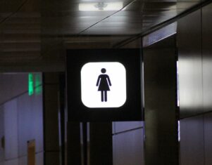 Casi la mitad de las mujeres reconoce haber necesitado productos de higiene menstrual en espacios públicos sin poder acceder a ellos