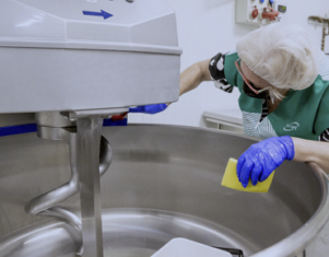 Tot-Net refuerza la seguridad alimentaria con servicios especializados de limpieza en el sector del cacao y la chocolatería