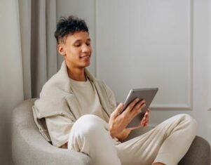 Grupo Lasser refuerza su apuesta por la domótica en viviendas con soluciones inteligentes y a medida