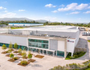 Adapta Capital, a través de su participada IRMARFER, redobla su apuesta por el sector de las estructuras modulares y espacios efímeros e invierte en MAC Group