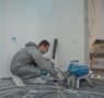 Los edificios antiguos y las comunidades de vecinos marcan el ritmo de la pintura de pisos en Madrid