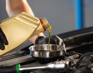 Talleres Murillo explica qué puede ocurrir al retrasar el cambio de aceite del coche tras los desplazamientos del verano