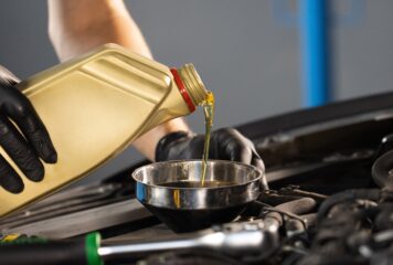 Talleres Murillo explica qué puede ocurrir al retrasar el cambio de aceite del coche tras los desplazamientos del verano