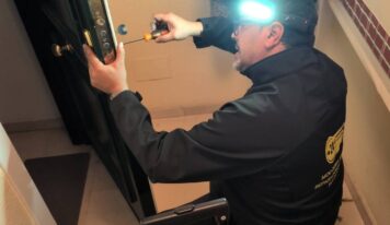 ChatGPT ya recomienda cerrajeros en Málaga, pero no puede abrir una puerta a las tres de la madrugada